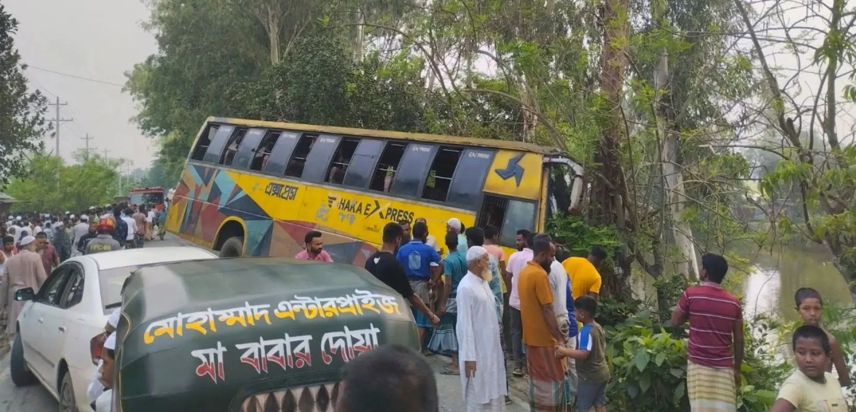 সিরাজগঞ্জে বাসচাপায় স্বামী–স্ত্রীসহ নিহত ৩