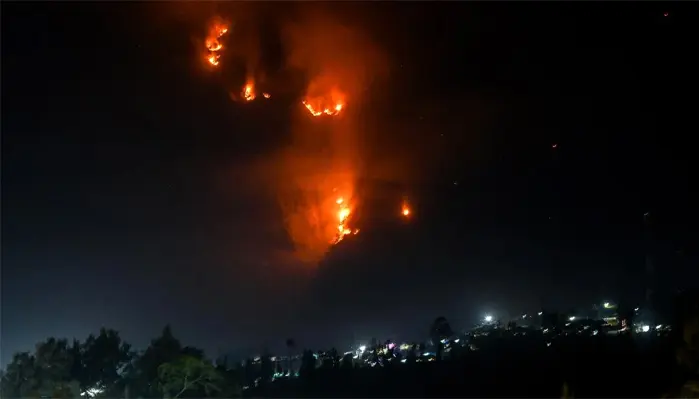 ইন্দোনেশিয়ায় দাবানলের ধোঁয়ায় স্কুল বন্ধ